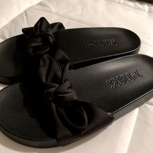 Victoria pink bow slides